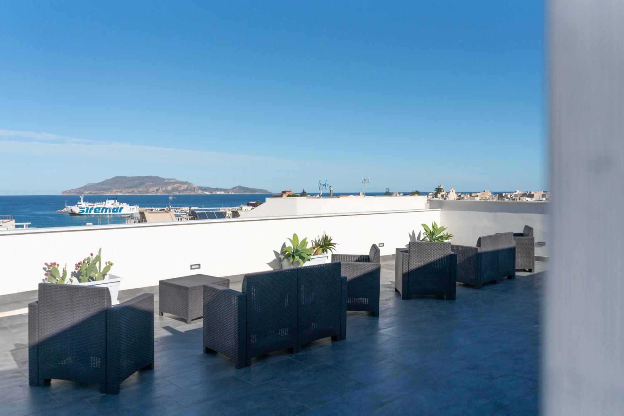 Ponente & Maestro Rooms Favignana Ngoại thất bức ảnh