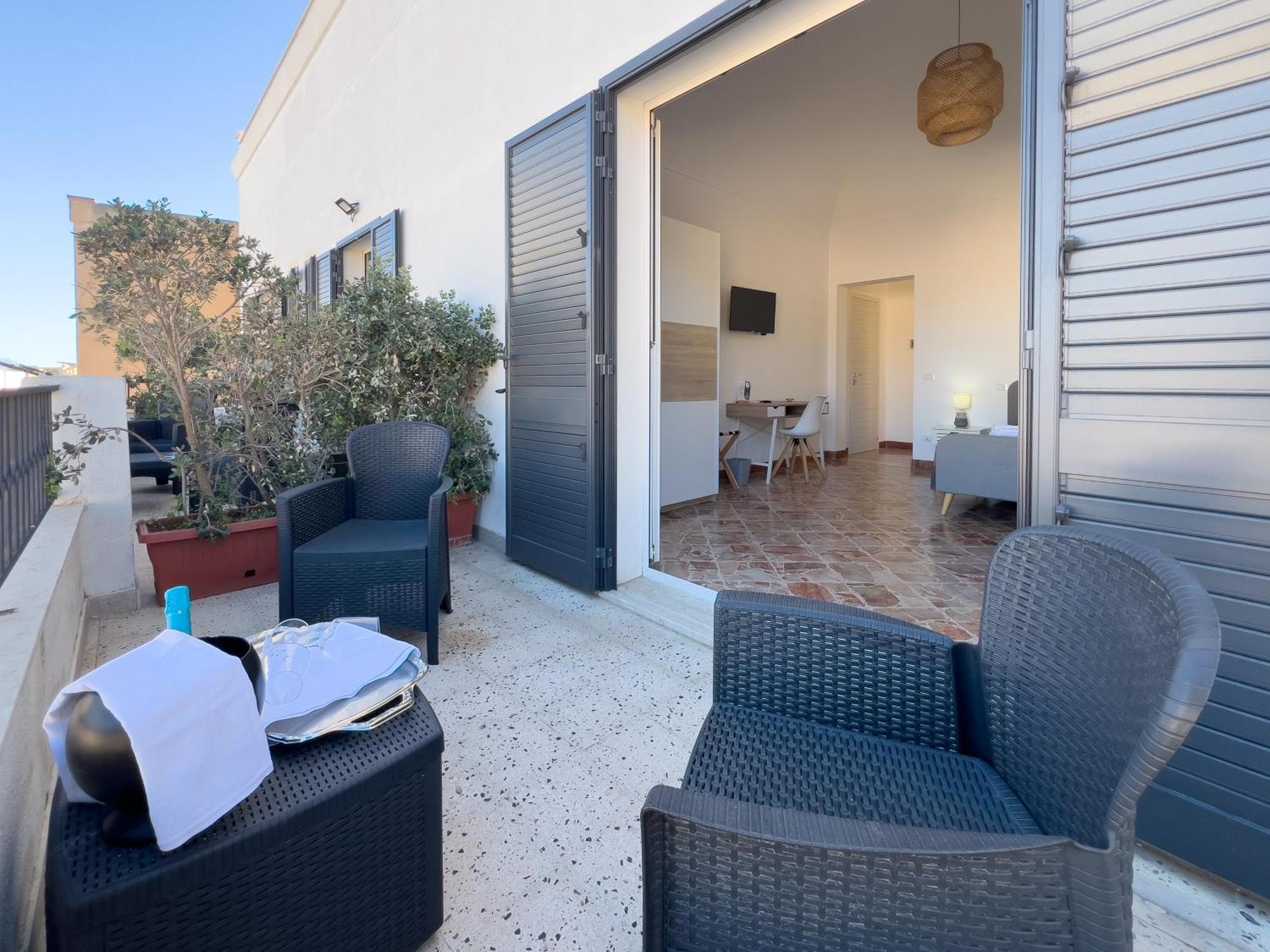 Ponente & Maestro Rooms Favignana Ngoại thất bức ảnh