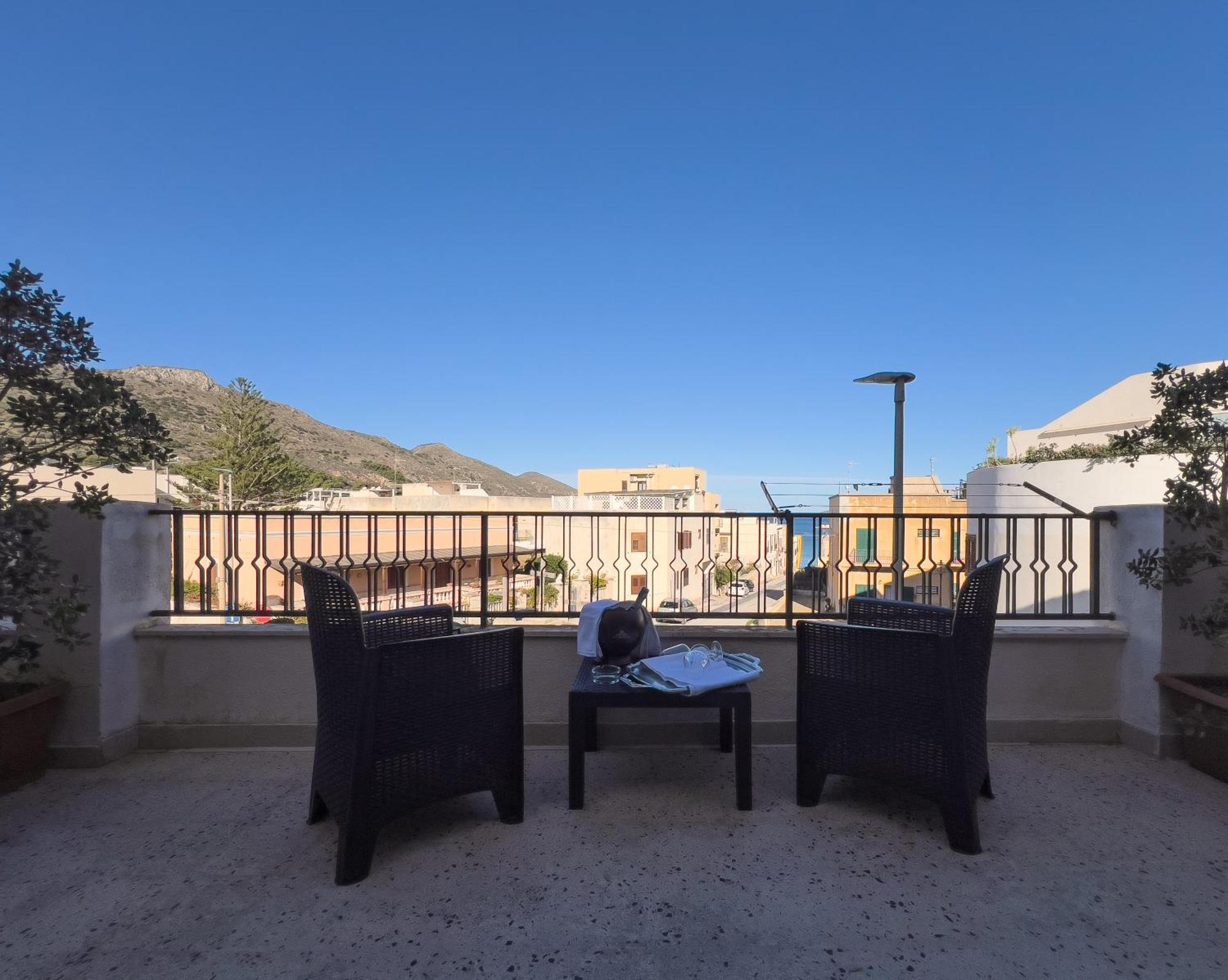 Ponente & Maestro Rooms Favignana Ngoại thất bức ảnh